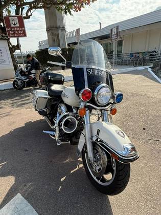 HARLEY-DAVIDSON ROAD KING POLICE 